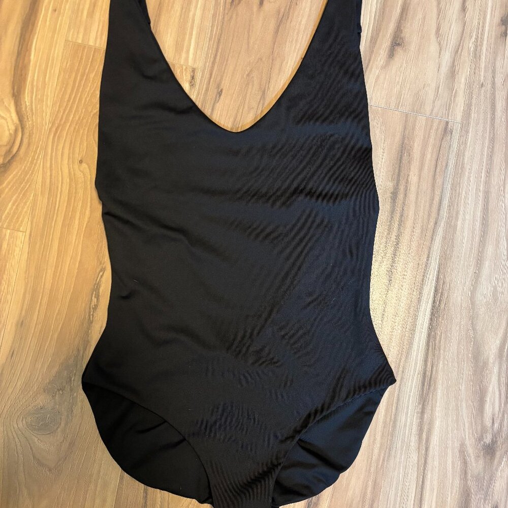 Londre the Minimalist Swimsuit in Matte Black Small